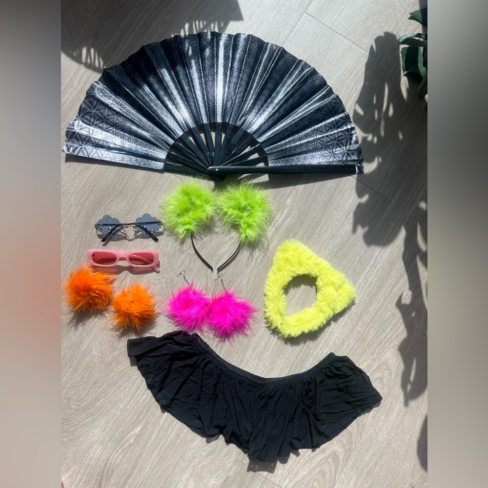 Rave accessories (Britt’s blossoms, body jewels, body chains)
